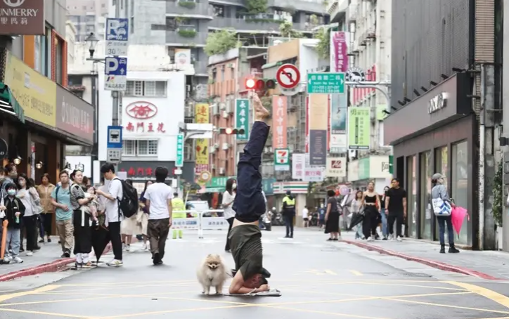 台北市永康商圈假日封街 民众散步喊舒服