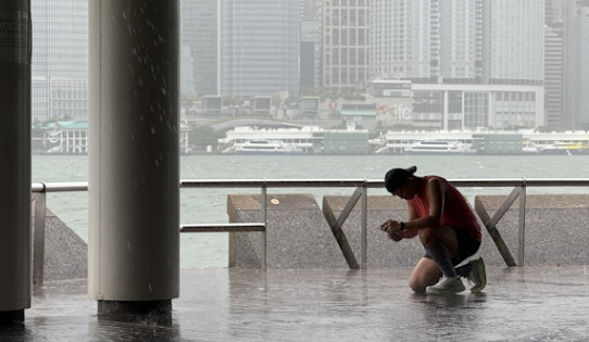 8号风球无阻杏花村居民跑步习惯:(风力)唔系好激烈