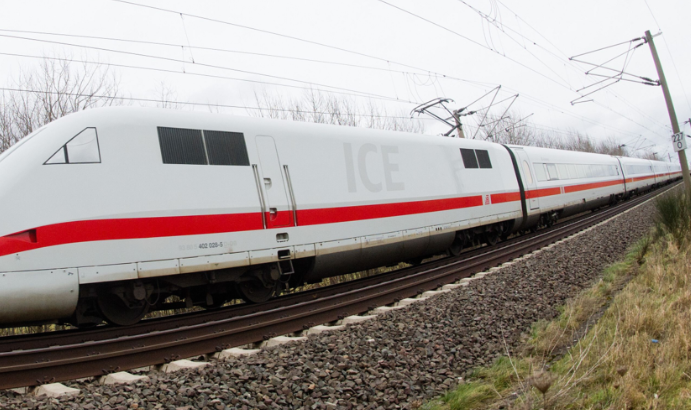 德国北部铁路交通因信号装置起火大面积延误