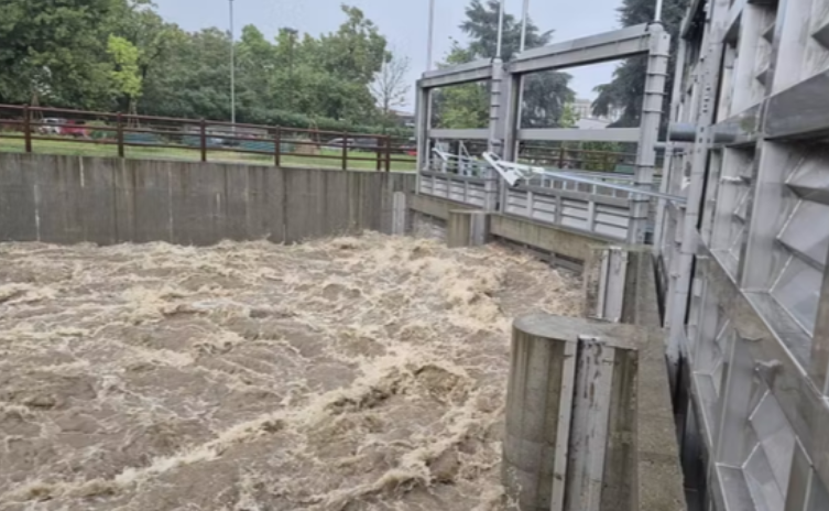 恶劣天气袭击意大利北部,米兰遭遇暴风雨和洪水