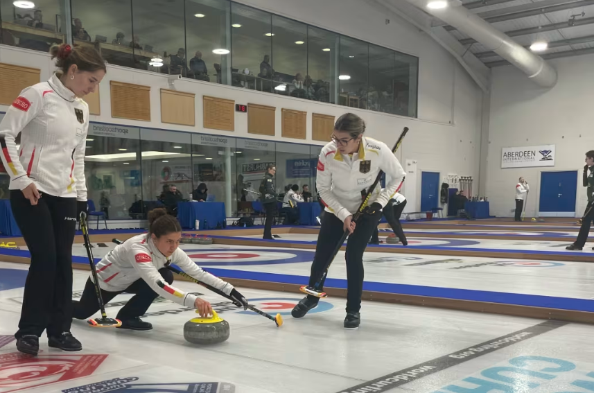 2025年冬奥会冰壶资格赛预选赛第二日:德国队与菲律宾队完美发挥,分别登顶积分榜