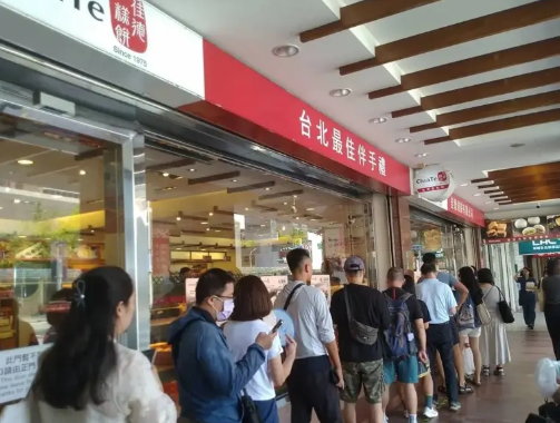 台凤梨酥名店佳德 幽默寻人 谁偷走整箱 男主动投案了