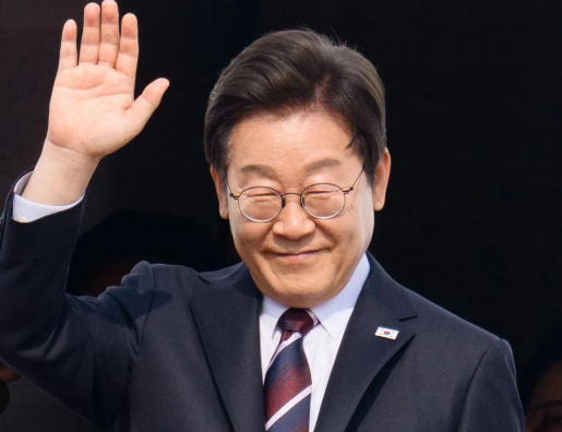 韩国总统李在明支持率上升至53%