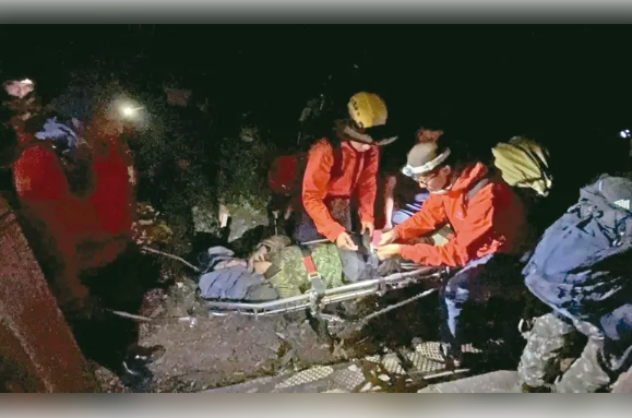 军人独爬台中高山坠谷靠3根能量棒撑6天获救