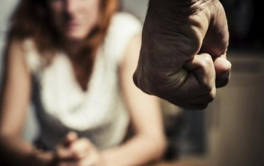 “震慑厌女犯罪”:意大利单独为谋杀女性立法,适用想分手而被杀害案例 