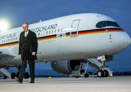 马年首访 默茨为德国未来而来