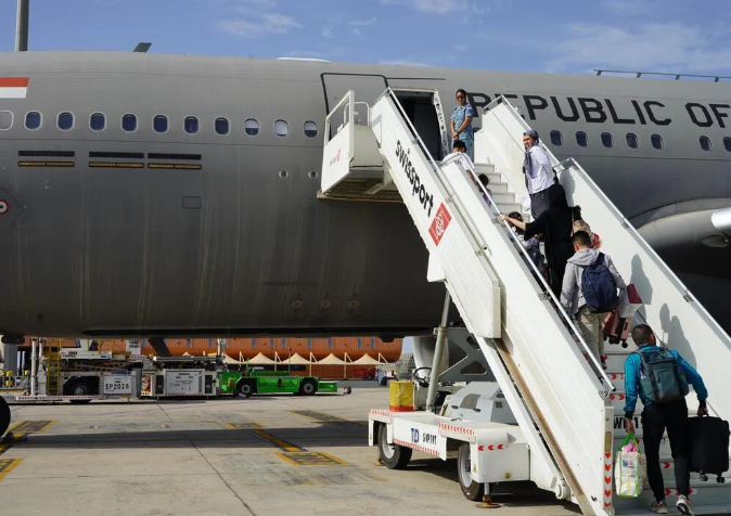 助81新加坡人和家属撤离中东 第二班空军军机周五清晨抵新